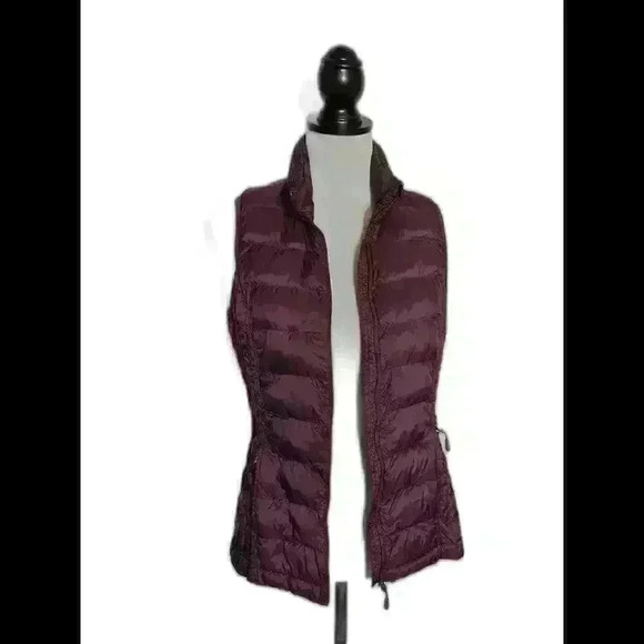 Stylish Women's Puffer Vest - Lightweight & Warm - Burgundy - Picture 1 of 3